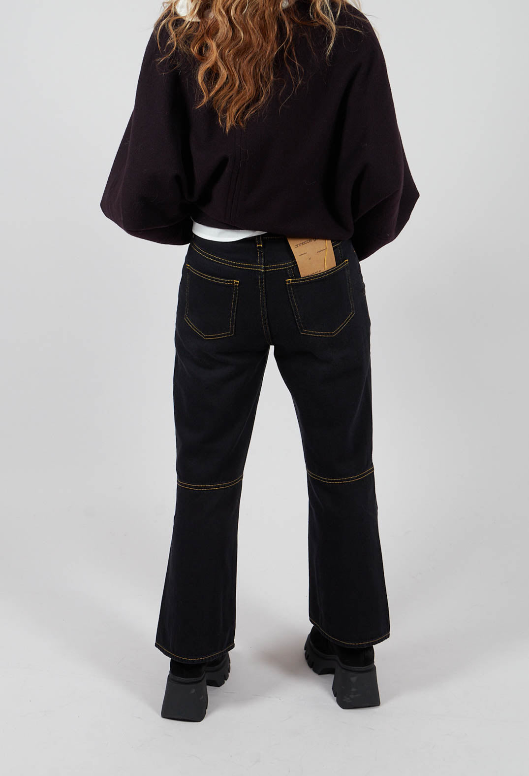 Jasu Trousers in Black