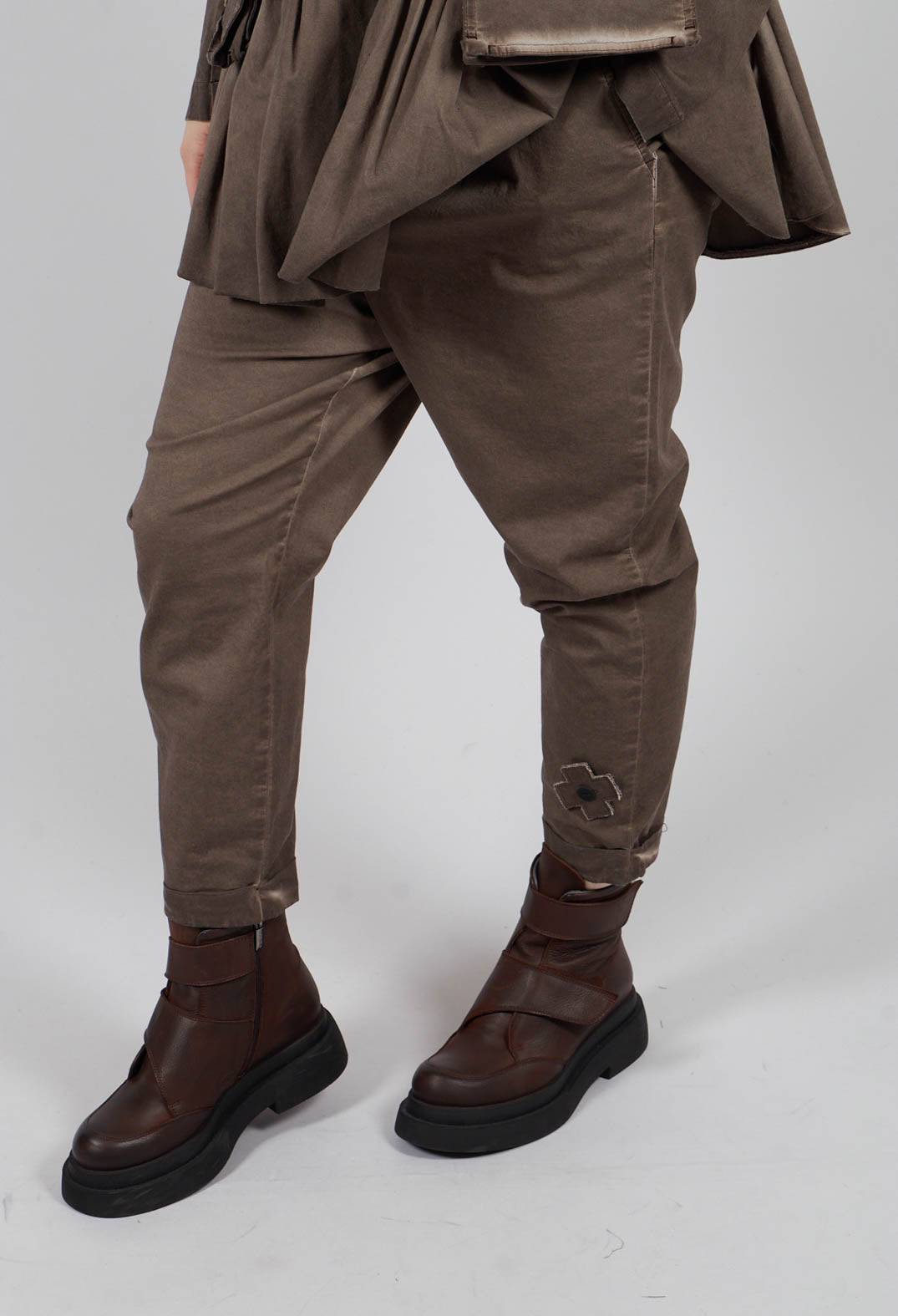 Spouse Pant in Chocolate