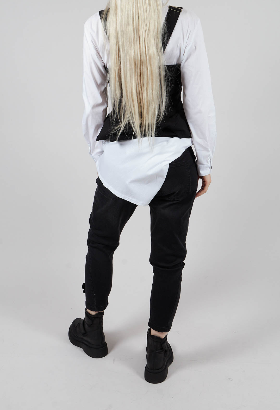 A New Jeans in Black