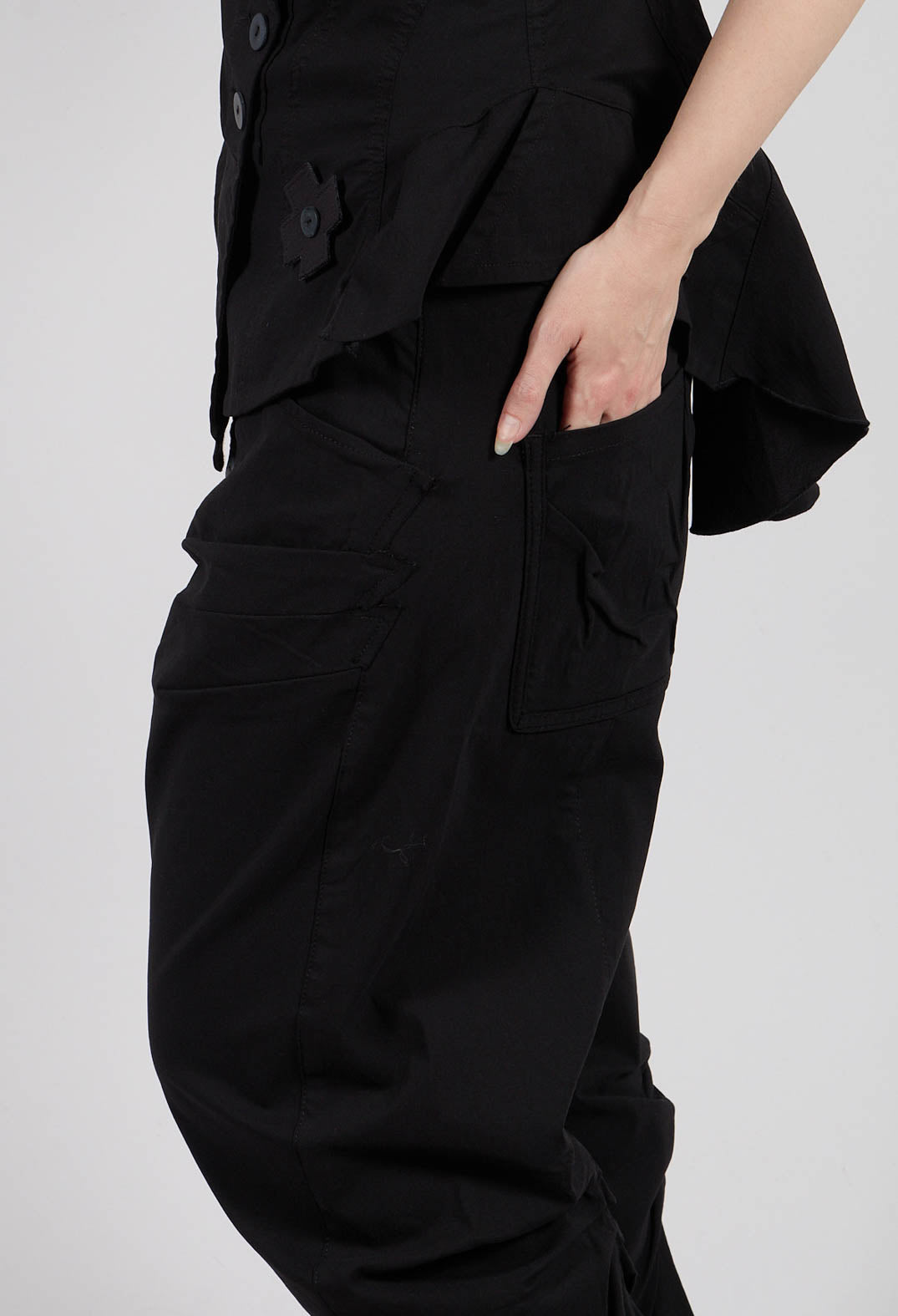 The Barrel Trousers in Black