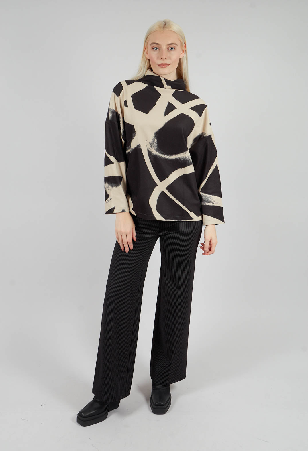Leto Top in Black and Beige