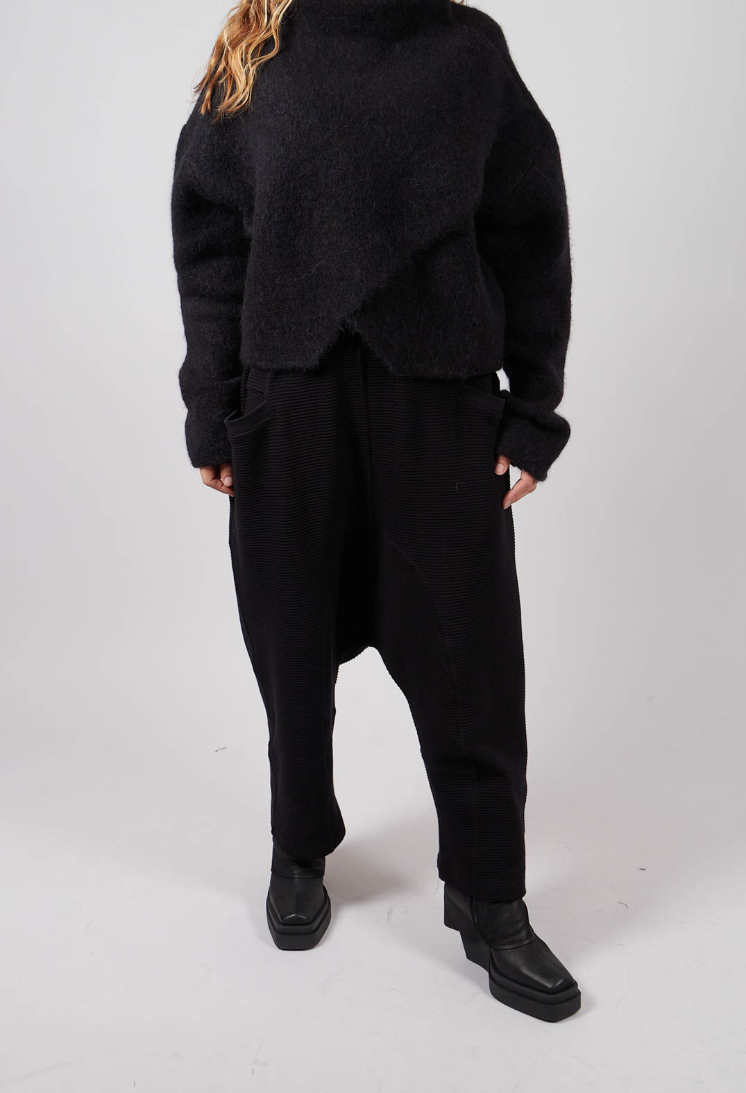 Baggy Trousers in Black Solid