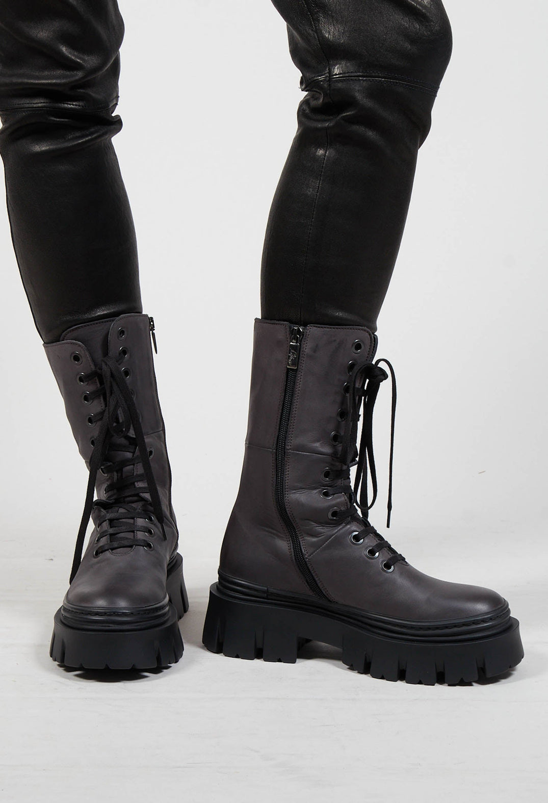 Ankle Lace Up Boots in Gasoline Londra