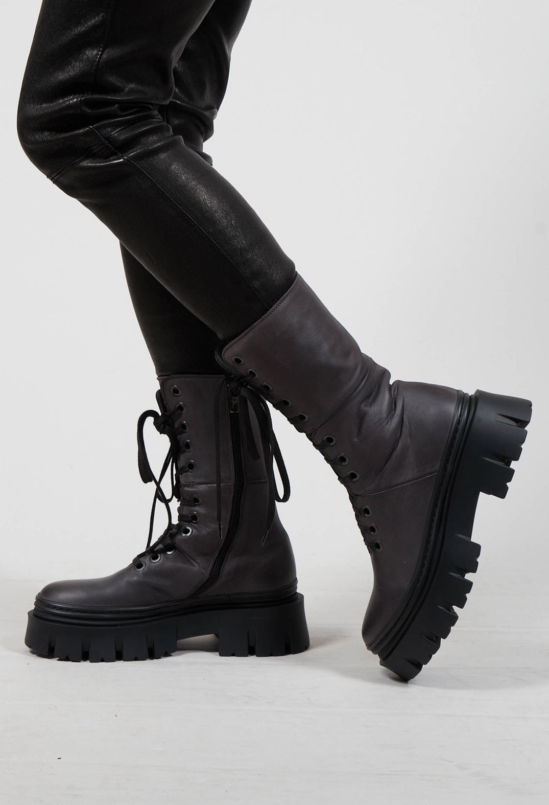 Ankle Lace Up Boots in Gasoline Londra