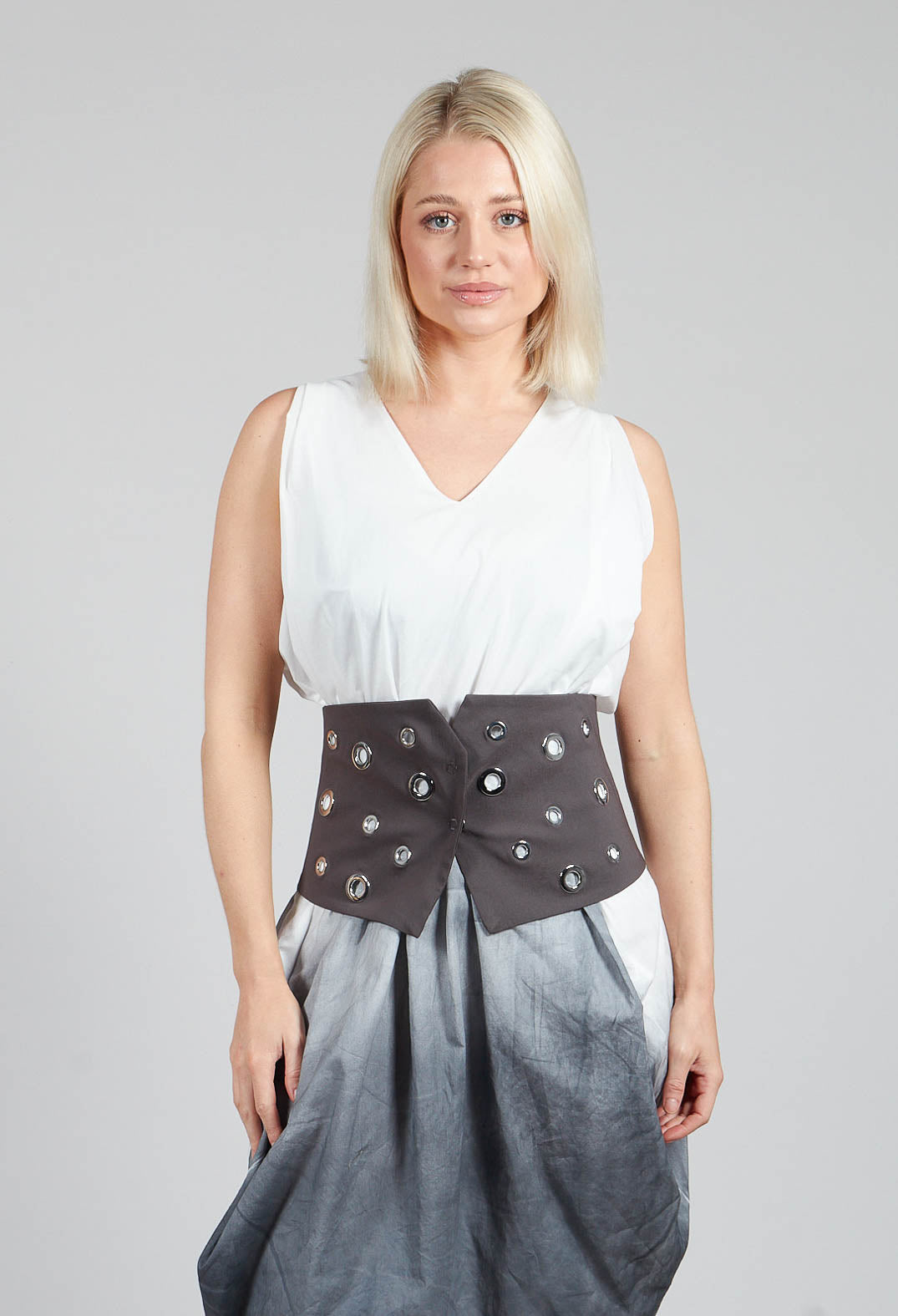 Asymmetric Belt in Carbone