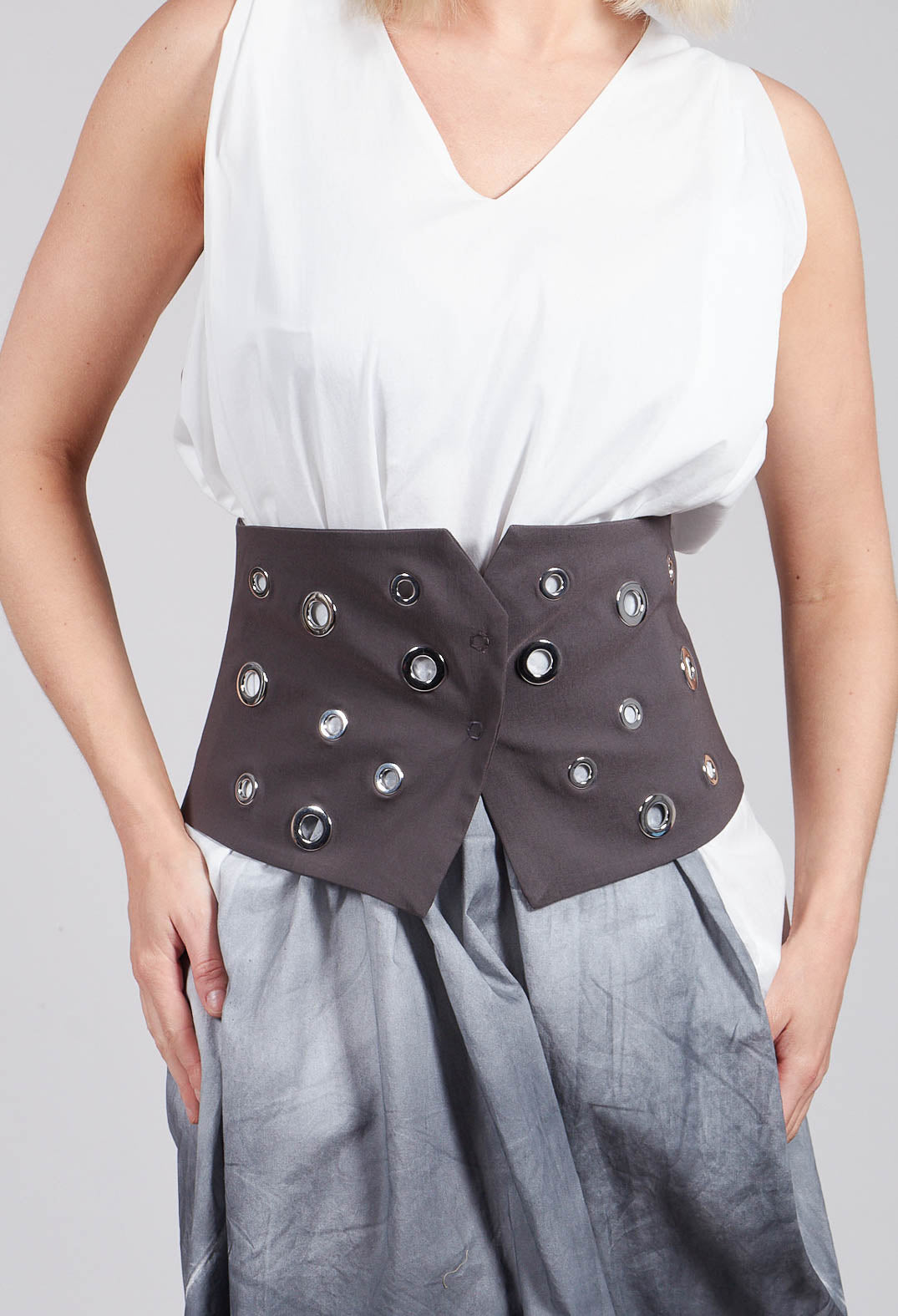 Asymmetric Belt in Carbone