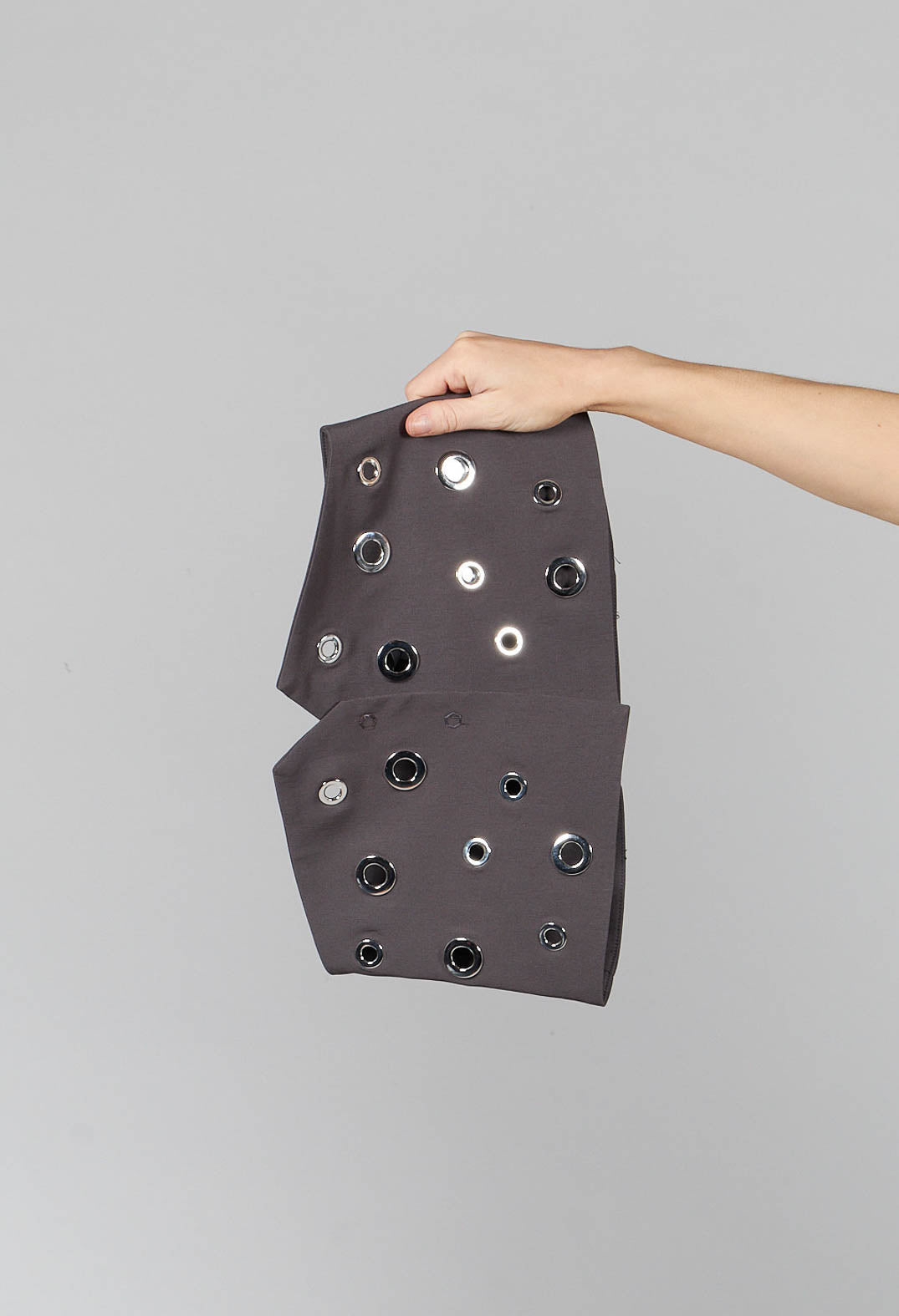 Asymmetric Belt in Carbone