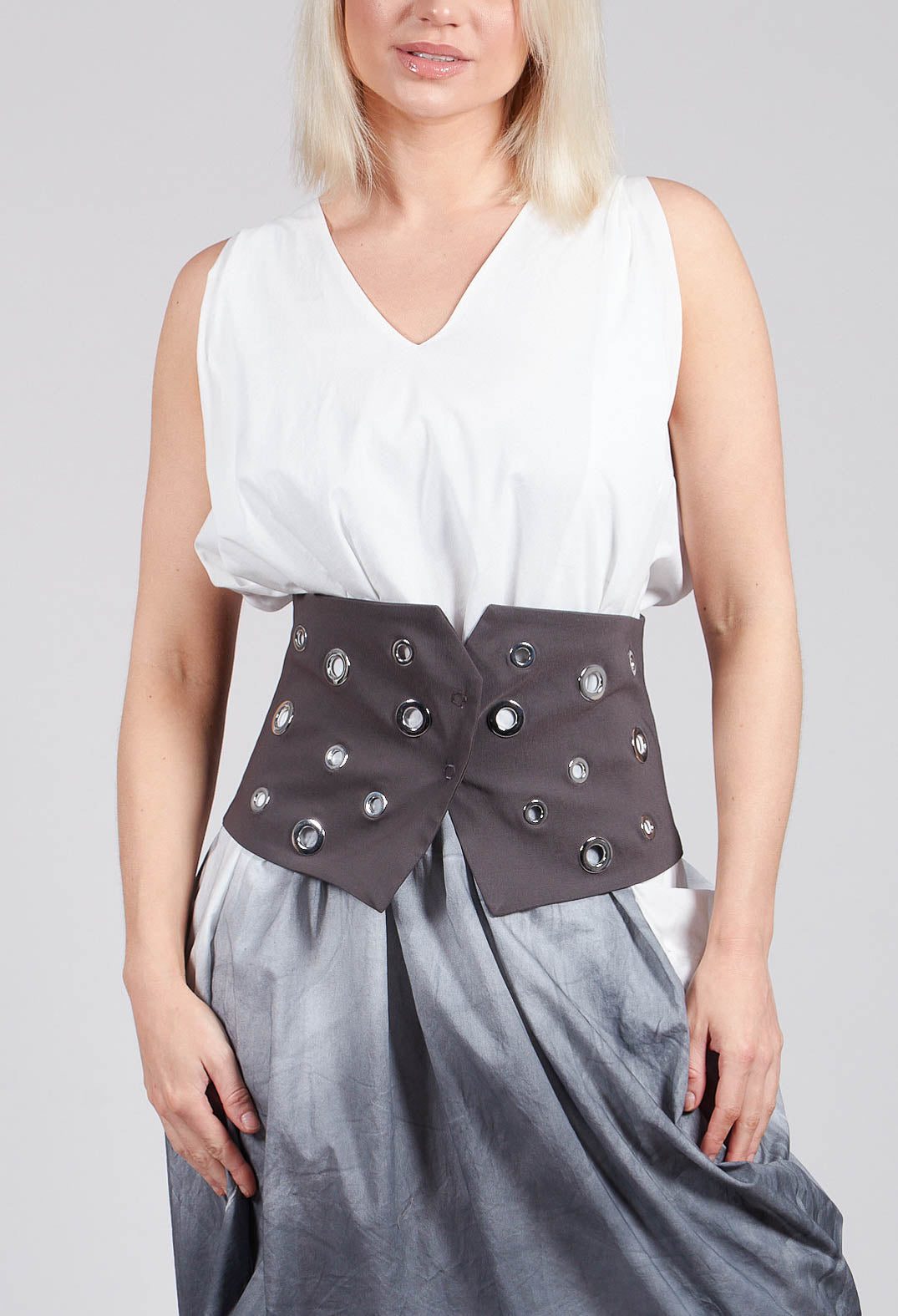 Asymmetric Belt in Carbone