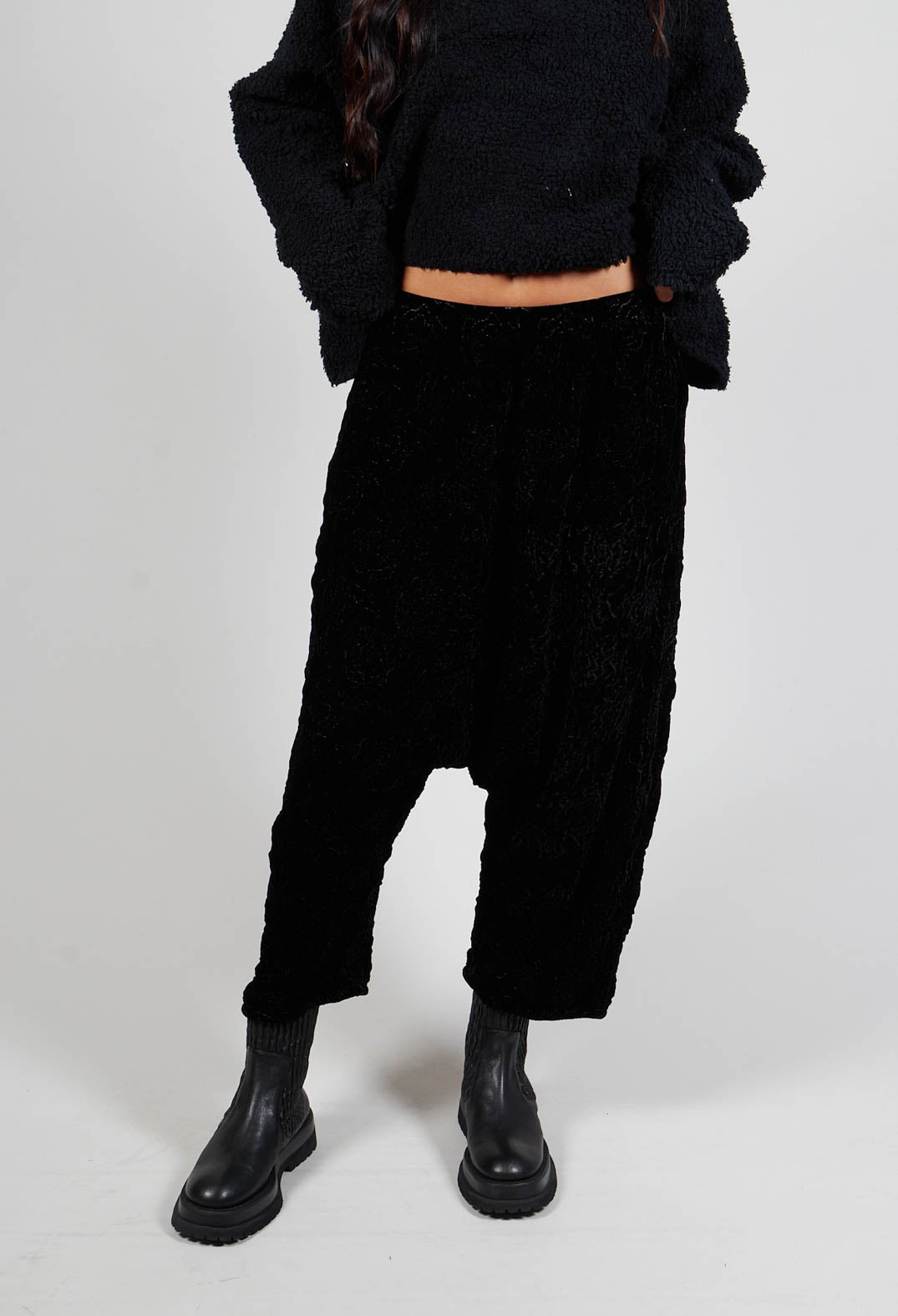 Besitzkraft Trousers in Kaviar Black