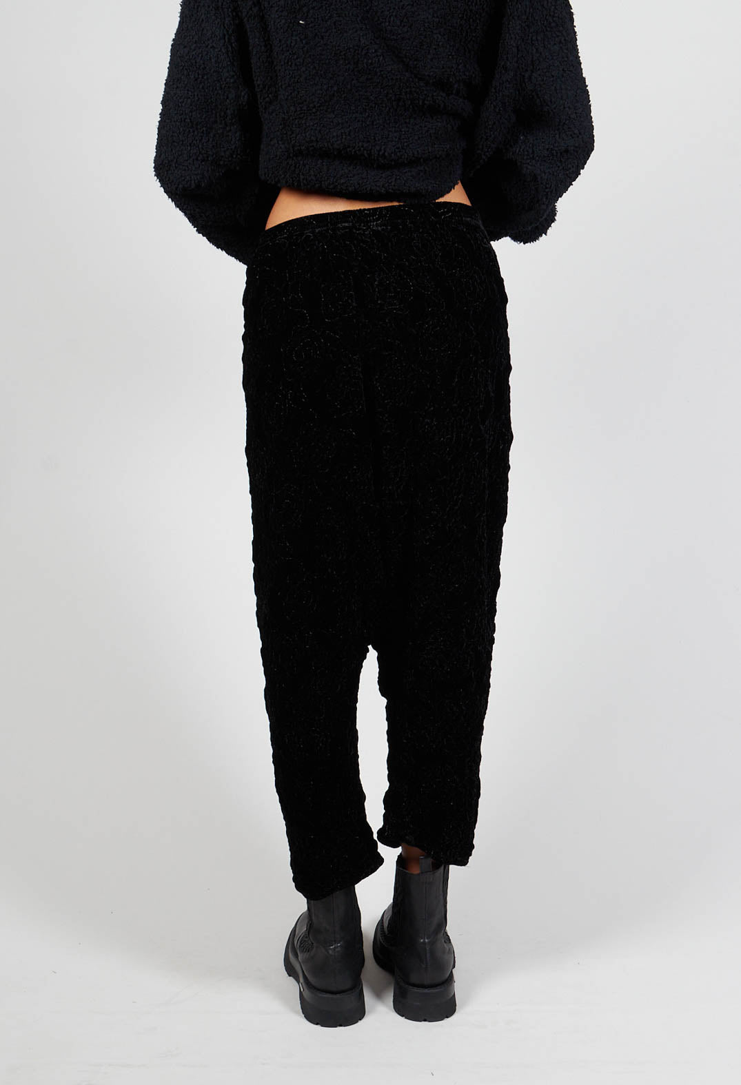 Besitzkraft Trousers in Kaviar Black