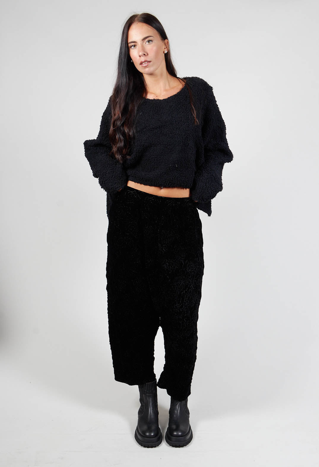 Besitzkraft Trousers in Kaviar Black