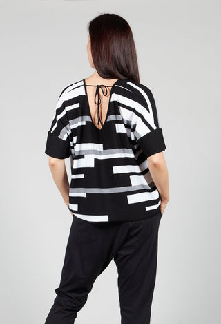 Cropped Short Sleeve Jumper in Black and White