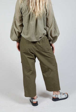 Cropped Trousers in Oliva