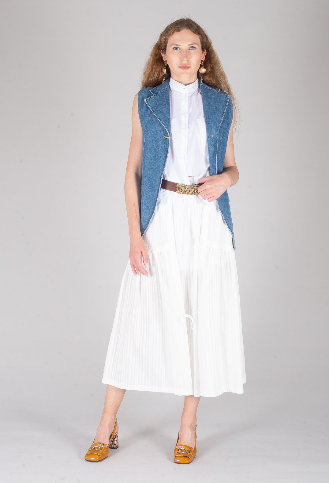 High Collar Sleeveless Shirt in White