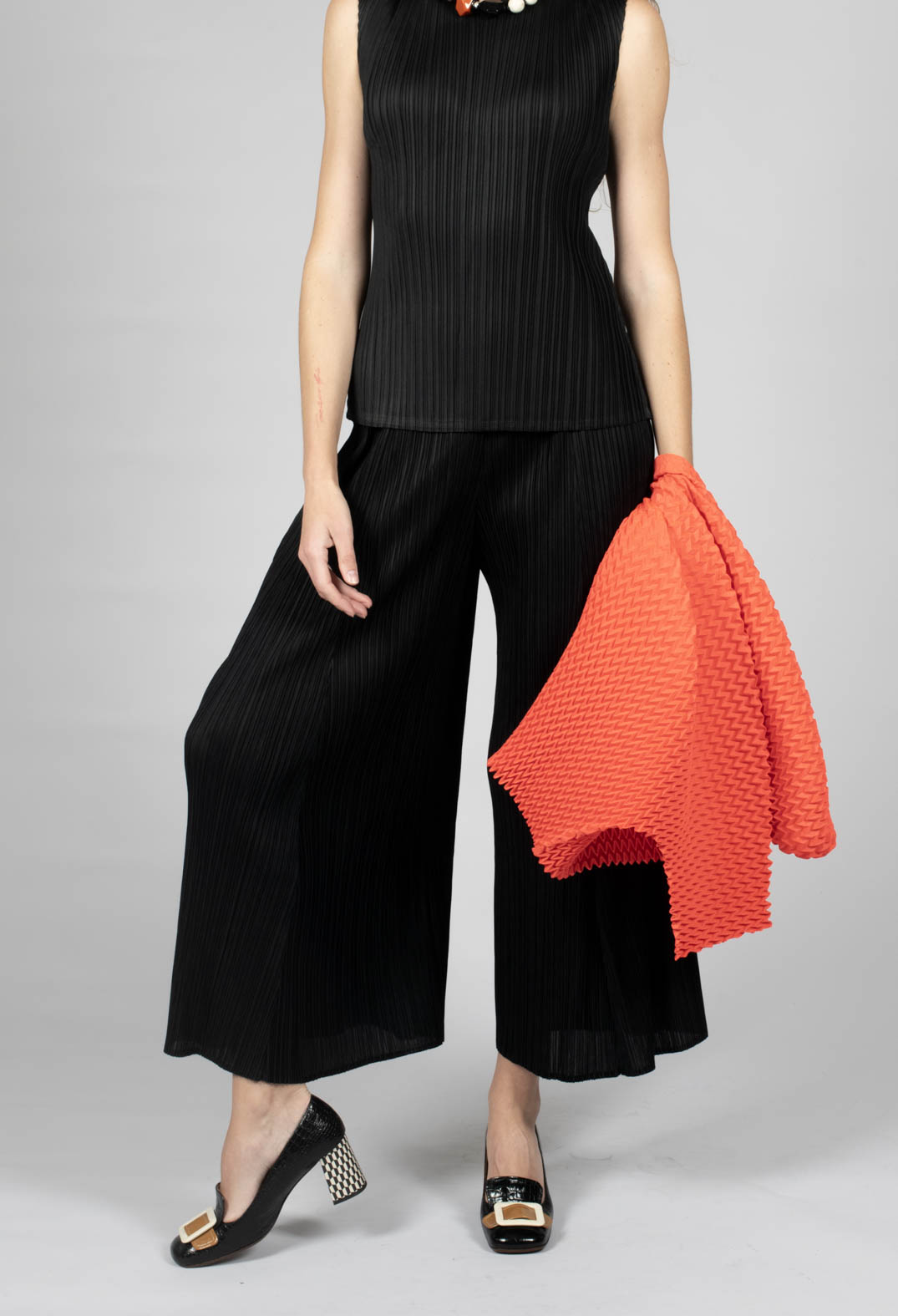 Simply Pleat Trousers in Black