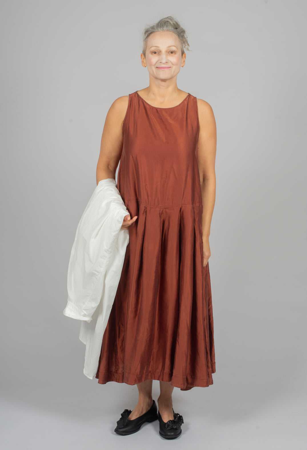 Sleeveless Pleated Dress SC in Coral