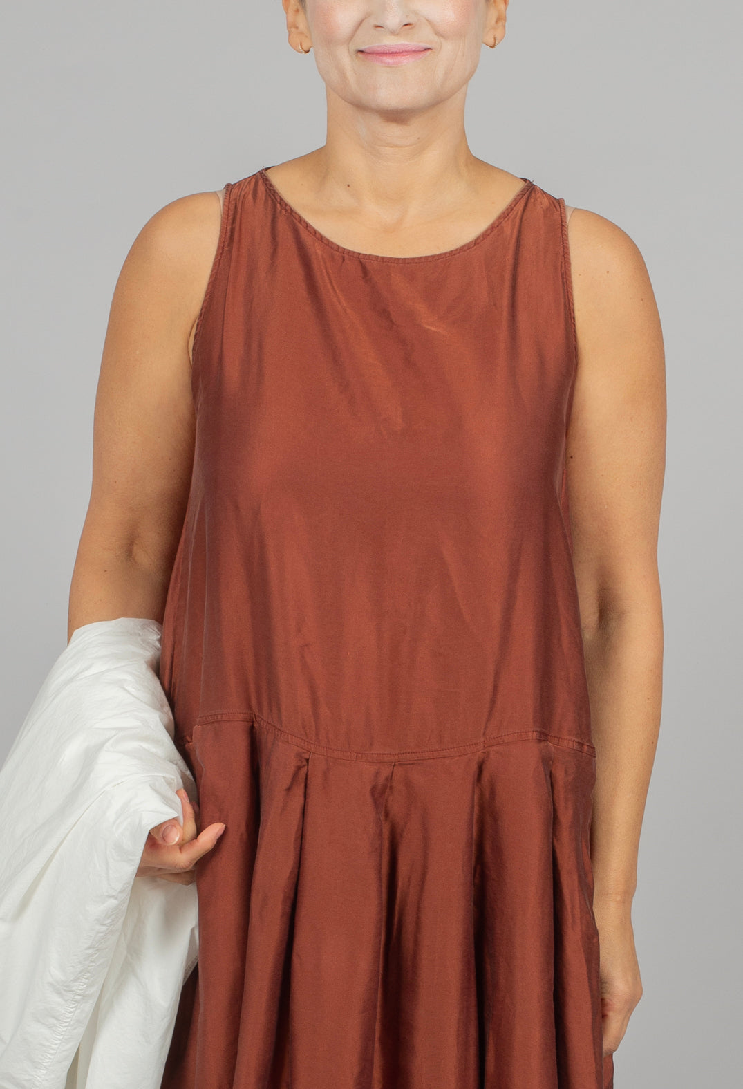 Sleeveless Pleated Dress SC in Coral