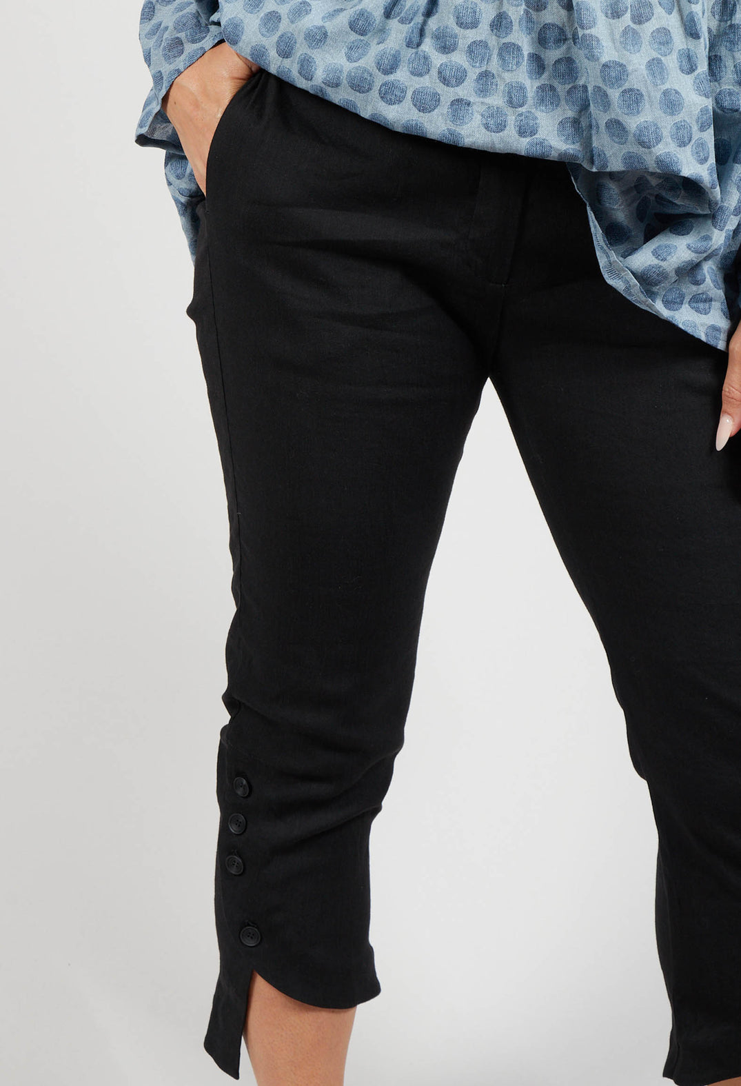 Trousers with Open Hem and Buttons in Black