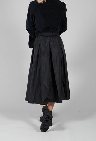 Elastic Waist Pleated Midi Skirt in Black
