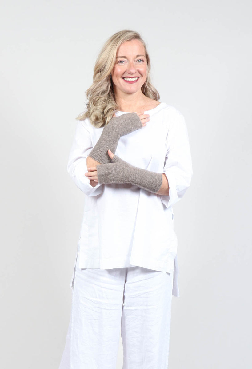 Fingerless Gloves in Taupe – Olivia May