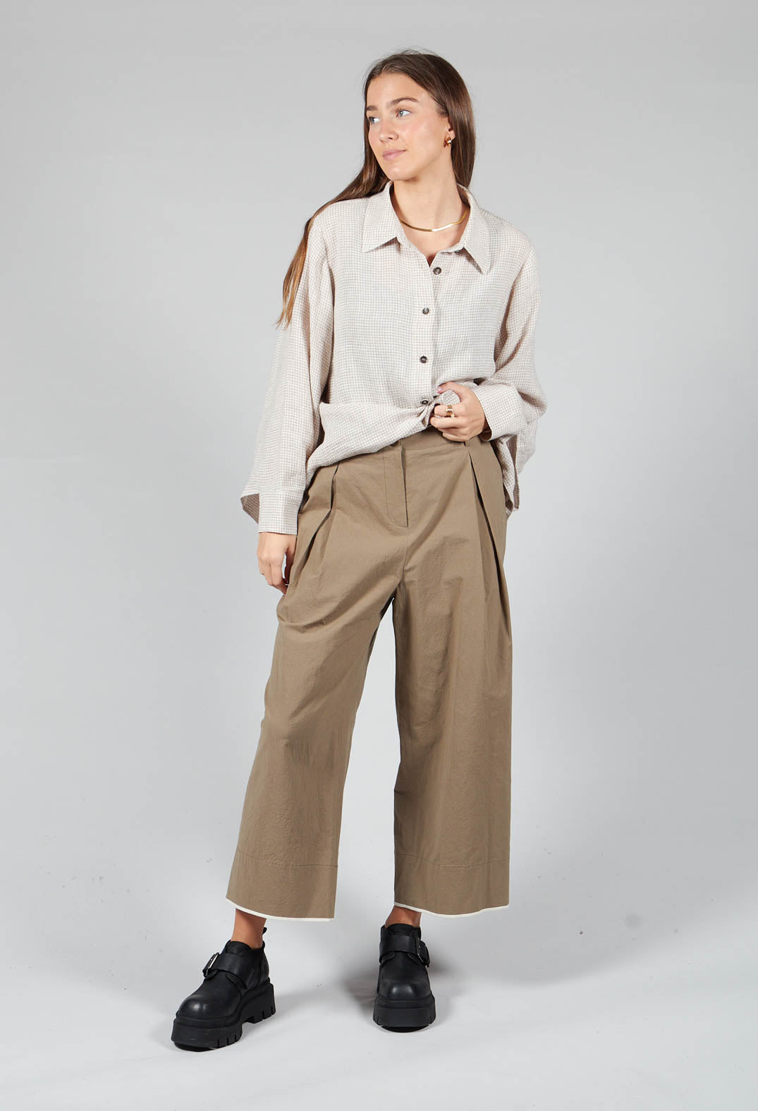 Contrasting Hem Cropped Trousers in Brown