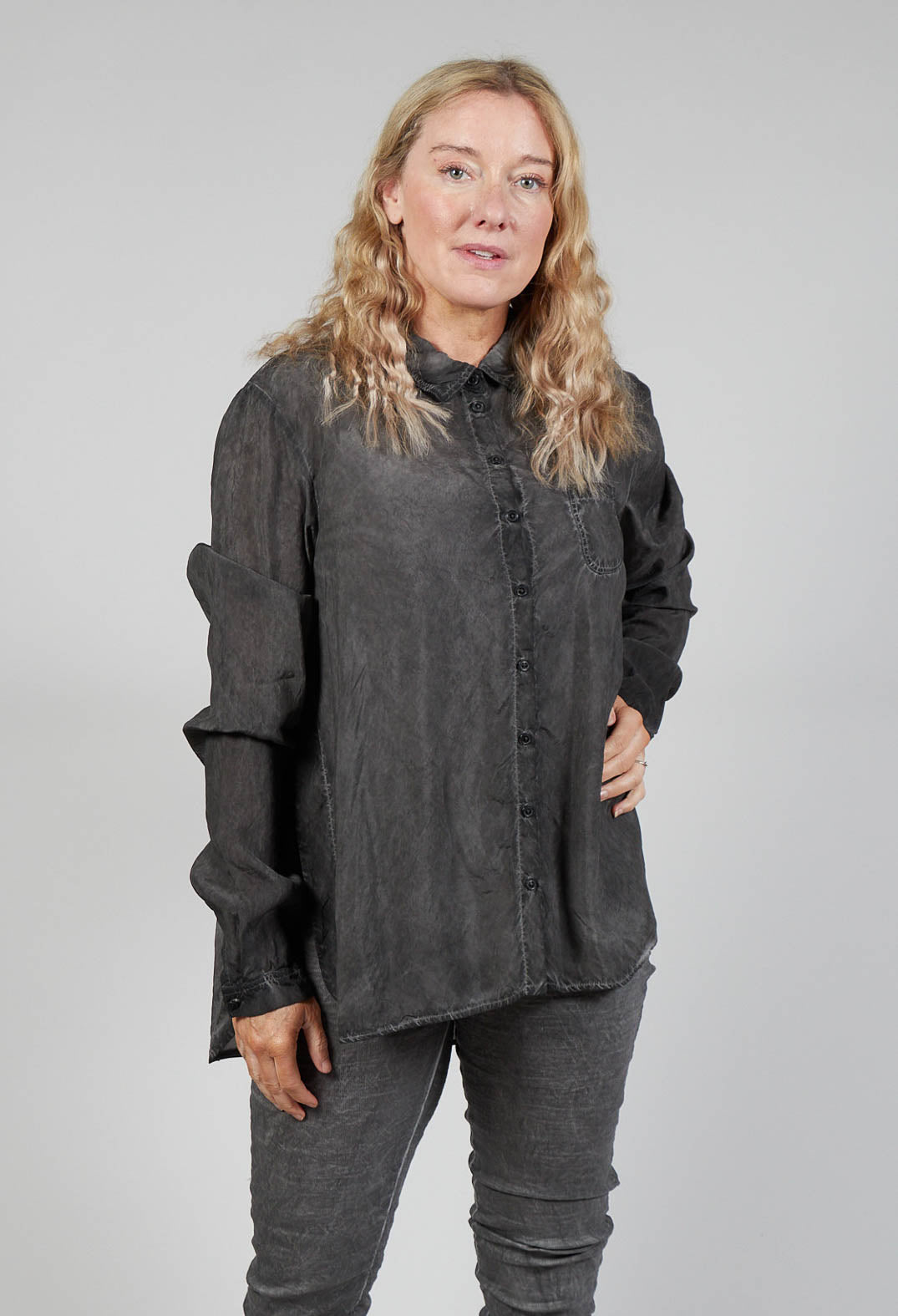 Lightweight Blouse in Coal Cloud