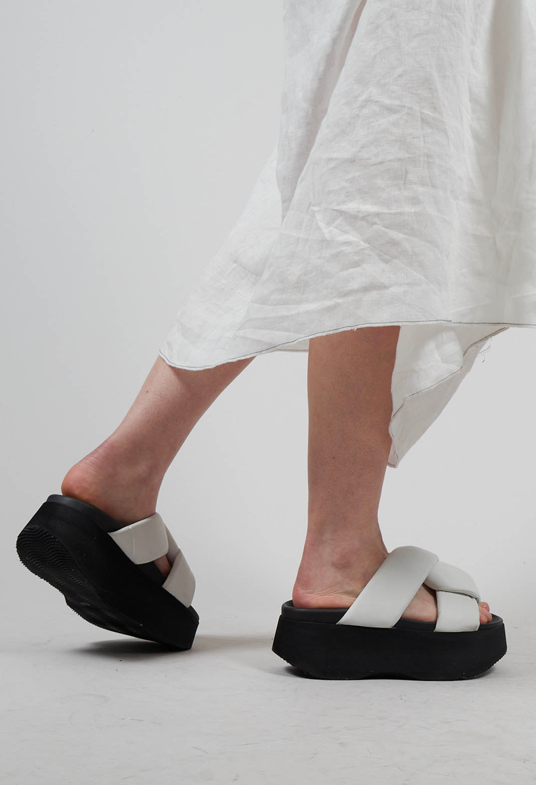 Platform Sandals in Gasoline Bianco Ottico