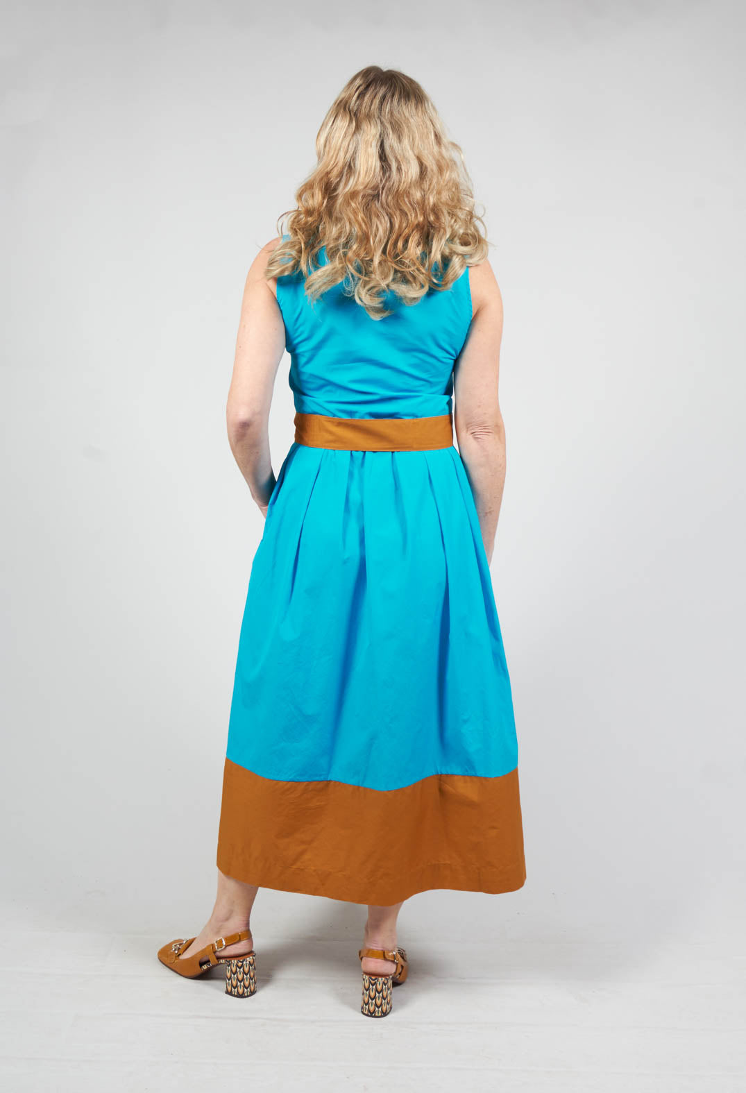 Sleeveless Shirt Dress in Blue/Brown