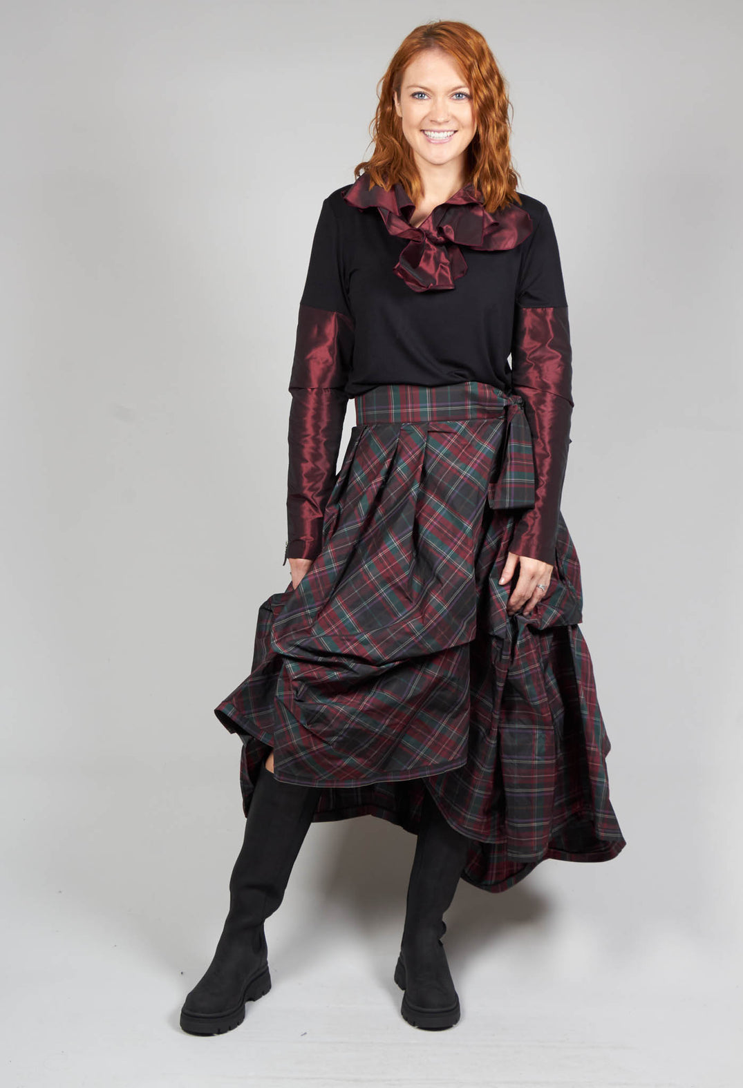 Jersey Top with Contrasting Sleeves and Neck in Black and Burgundy