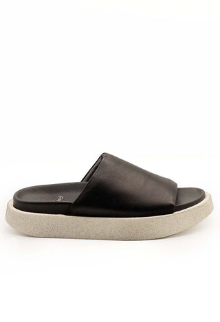 Wide Strap Sliders with Contrasting Sole in Gasoline Nero