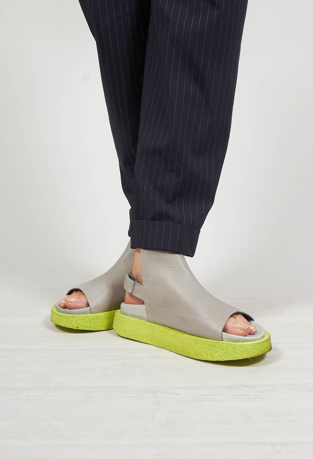 High Upper Sandal with Contrasting Sole in Gasoline Perla Akoya