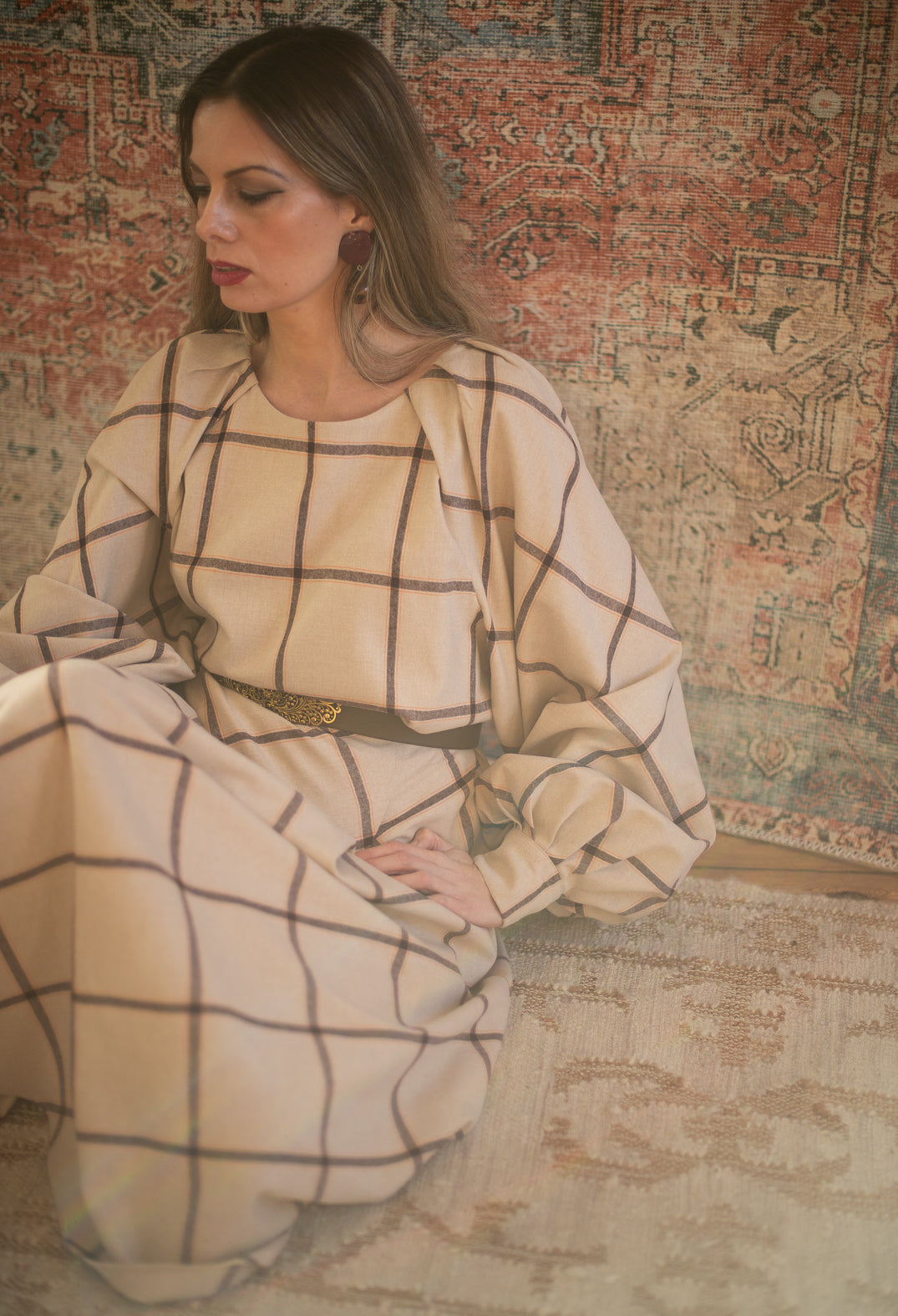 lady wearing beige check graphic shirt with waist belt