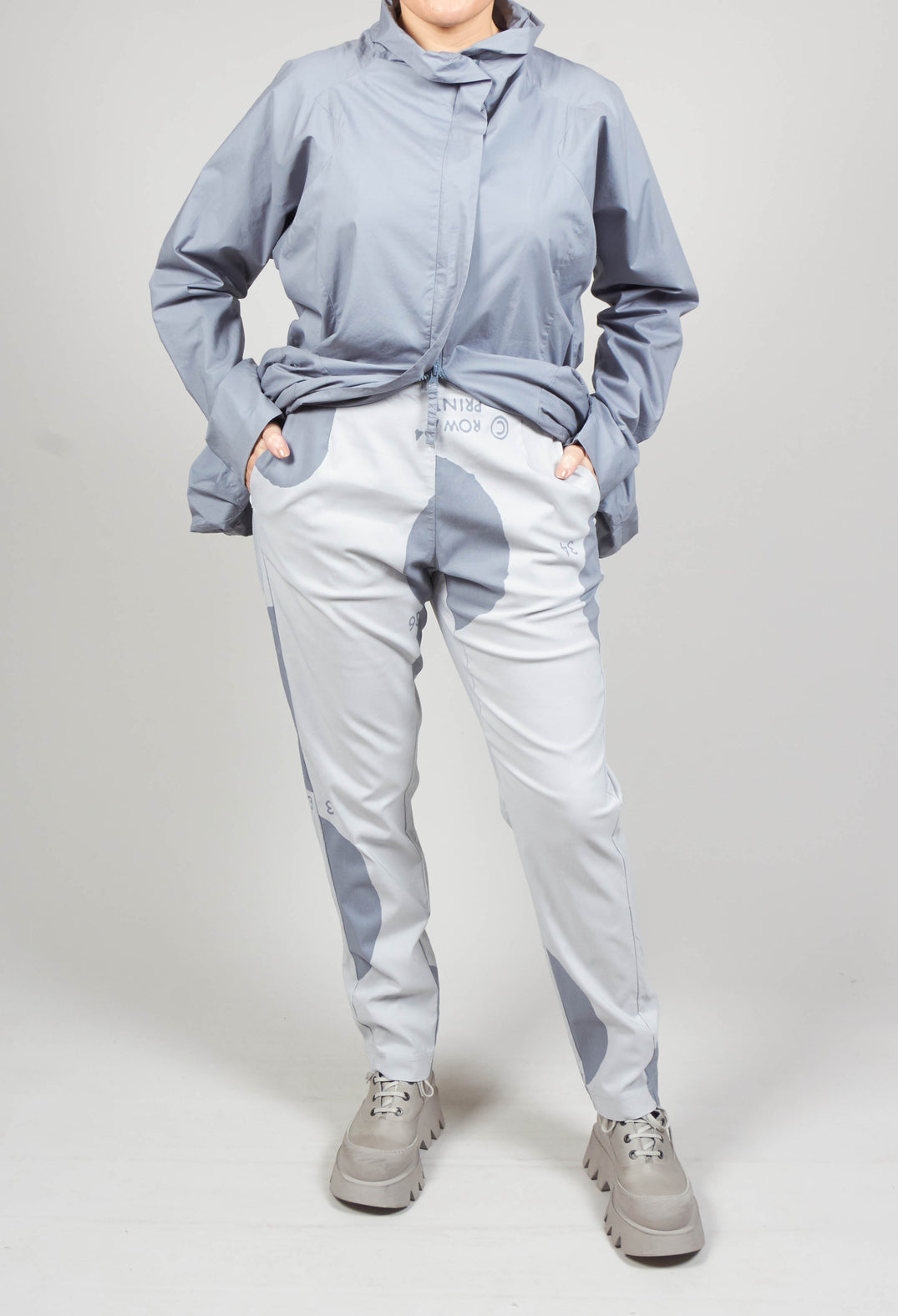 Skinny Fit Trousers with Pockets in Water Print