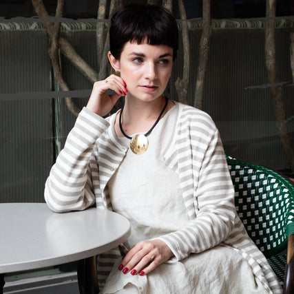 STYLING: RELAXED AND CASUAL