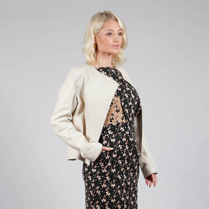Styling: IXOS