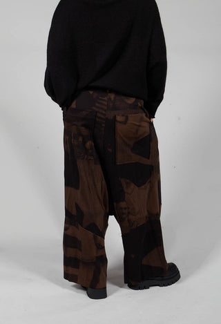 Wide Leg Drop Crotch Trousers in Kaffee Print