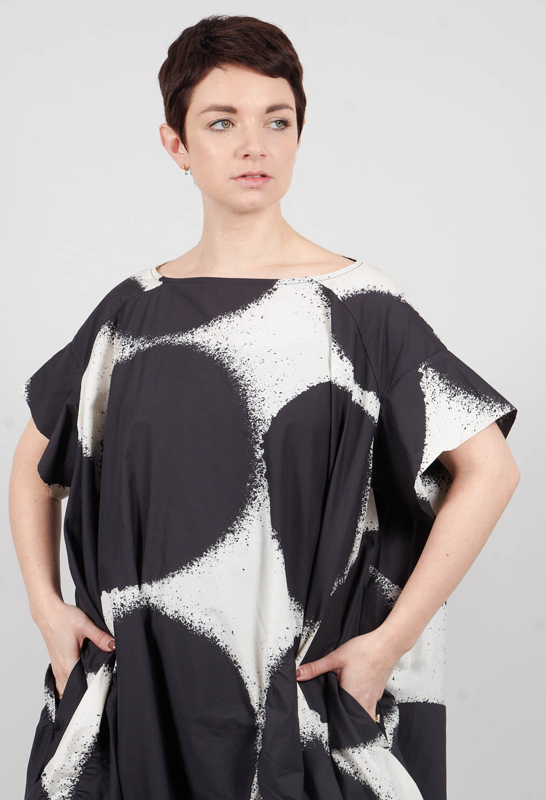 Relaxed T-Shirt Dress in Black Print - 1260901