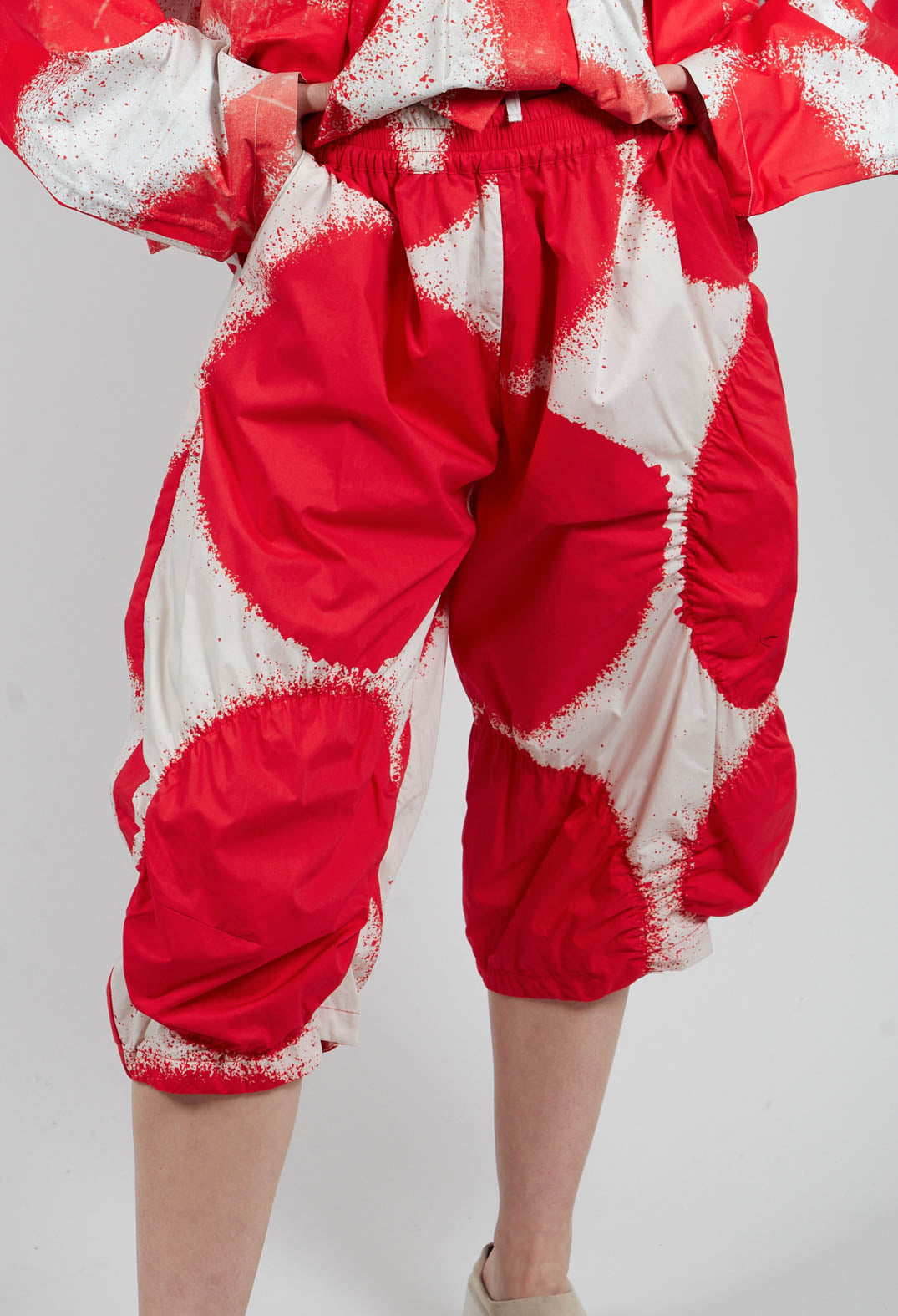 Cropped Balloon Trousers in Ketchup Print - 1260105
