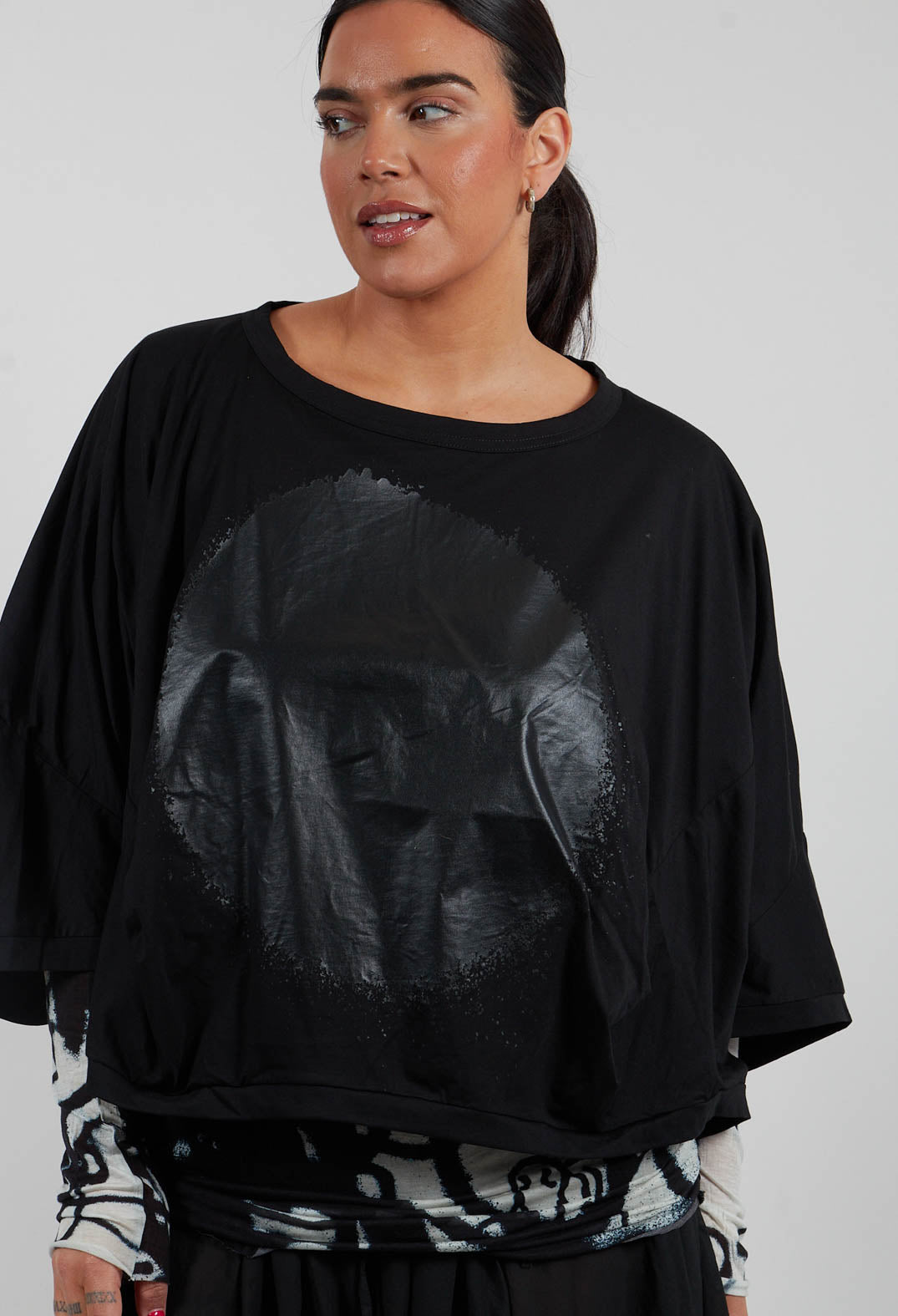 Circle T-Shirt in Black Print - 1300502