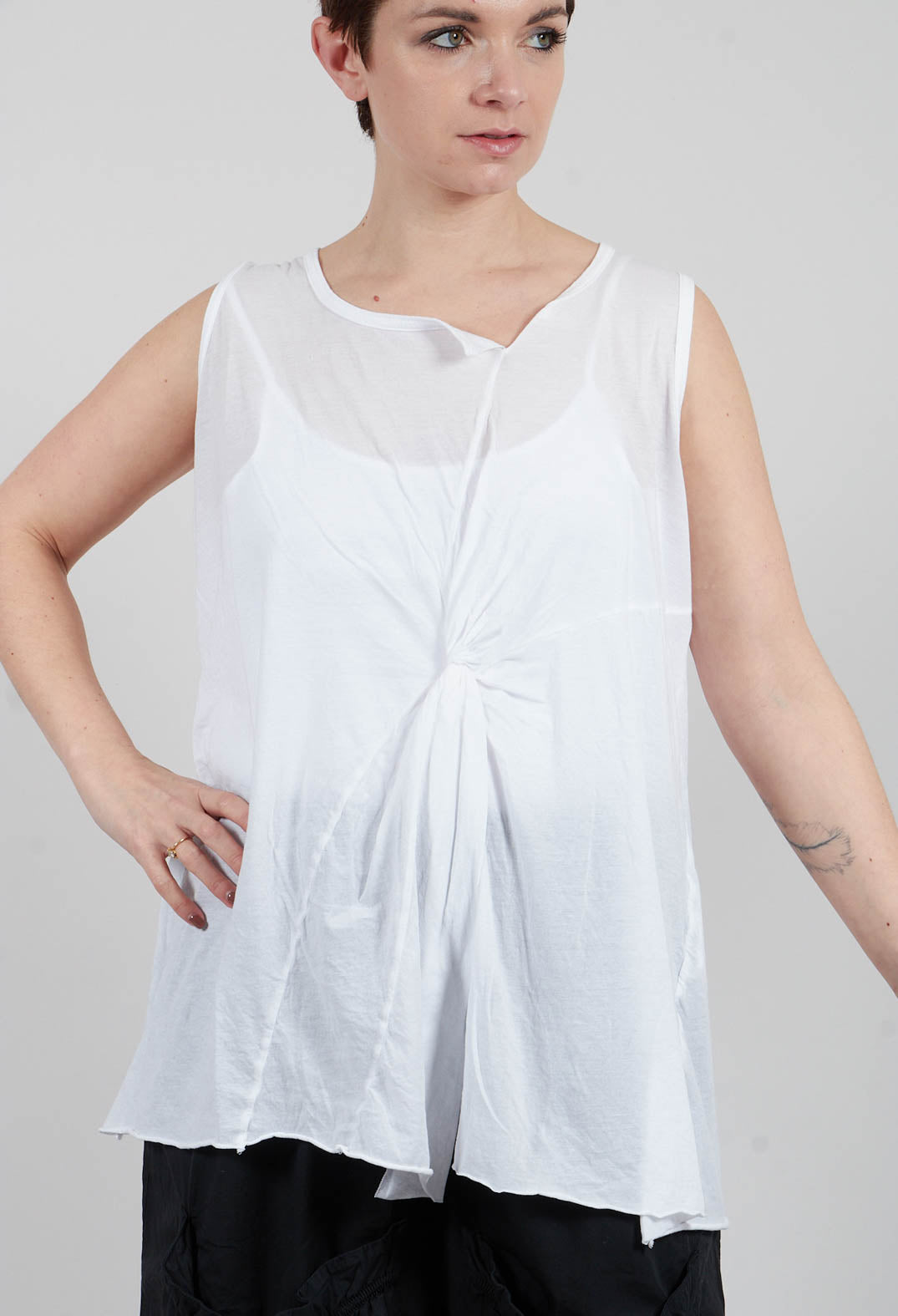 Sleeveless Knot Top in Papper - 1320803