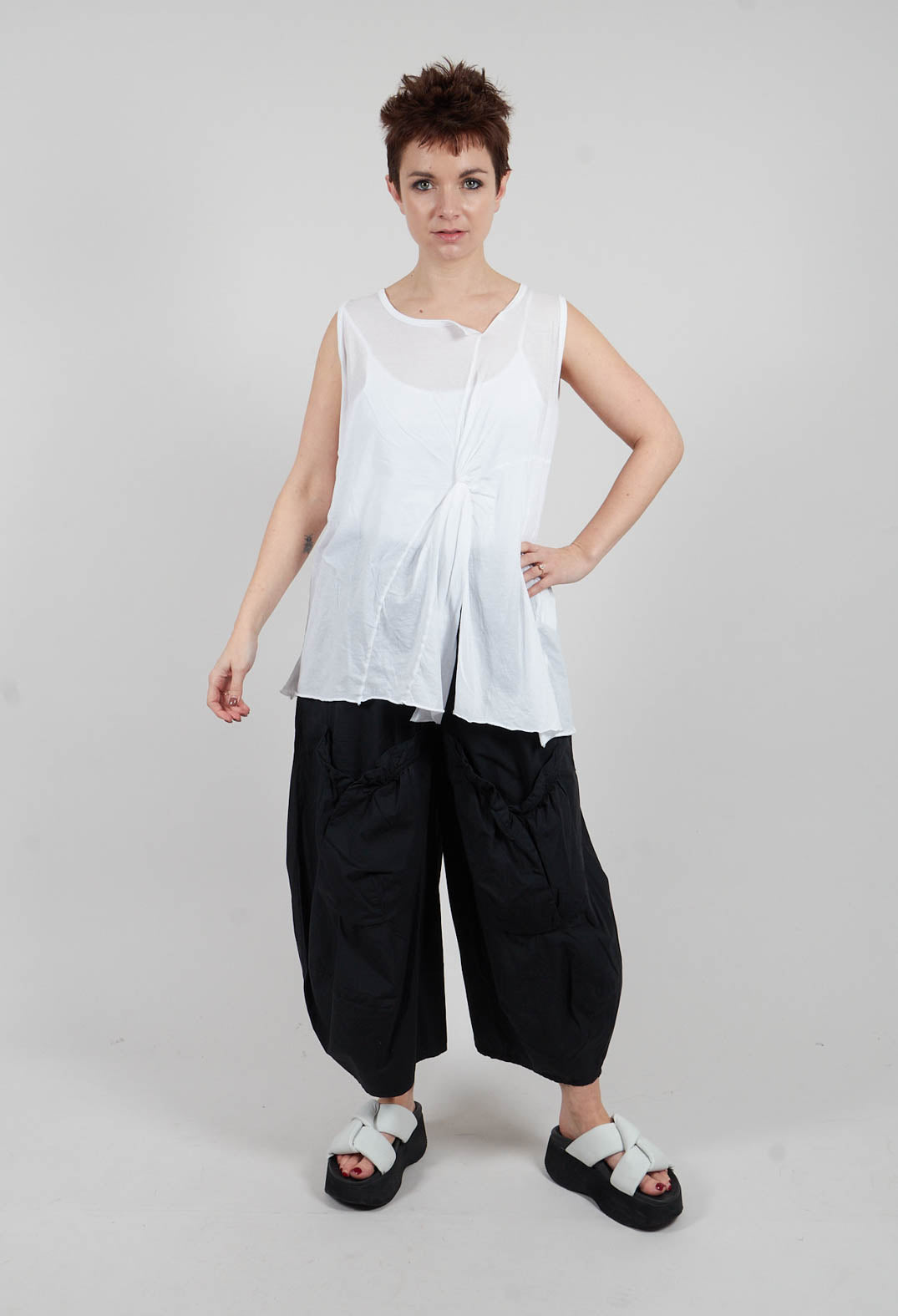 Sleeveless Knot Top in Papper - 1320803
