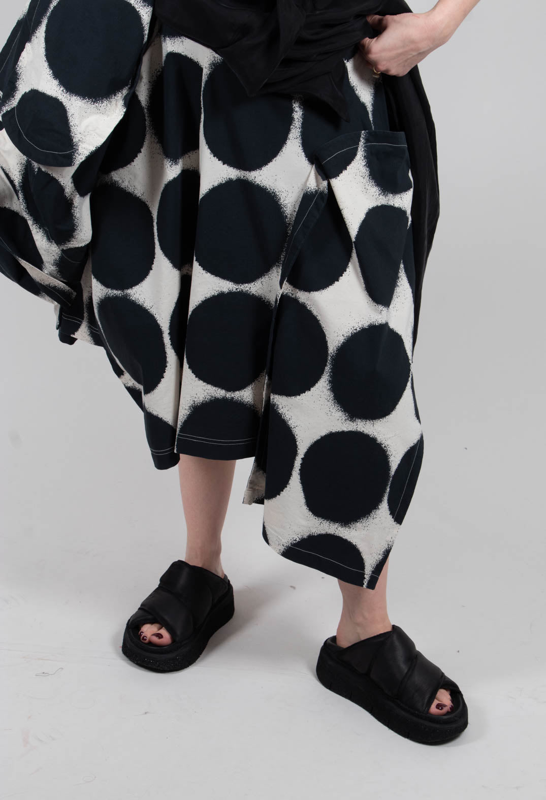 Balloon Skirt Trousers in Black Print - 1630104