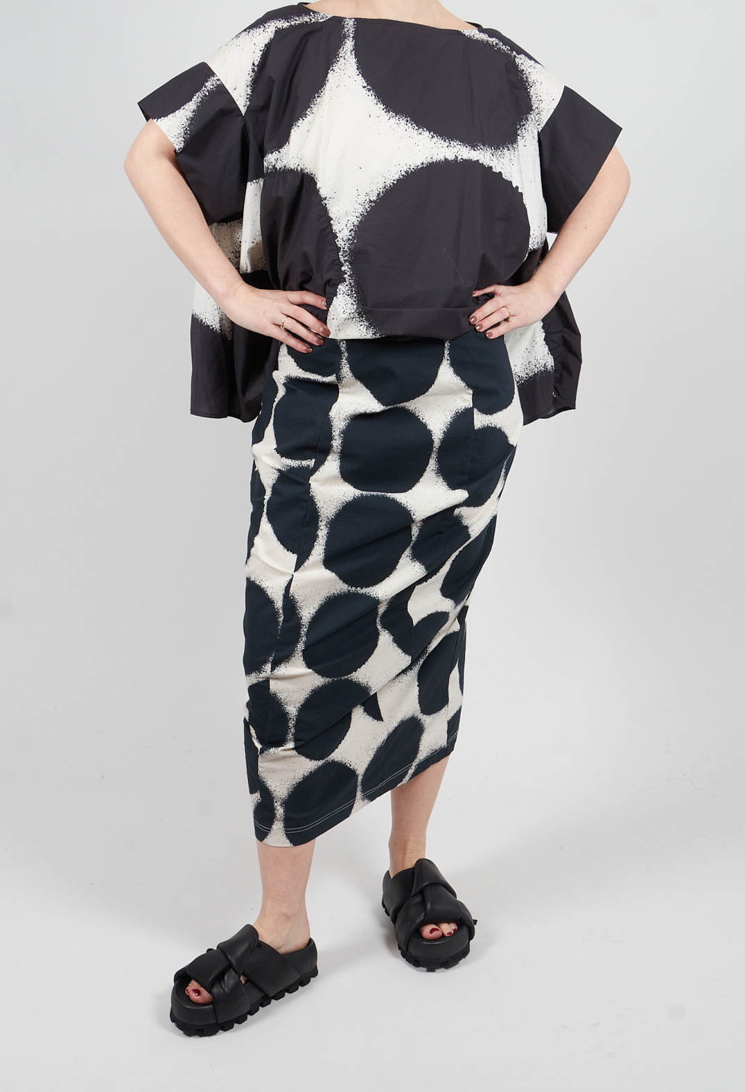 Slim Pull On Skirt in Black Print- 1630306