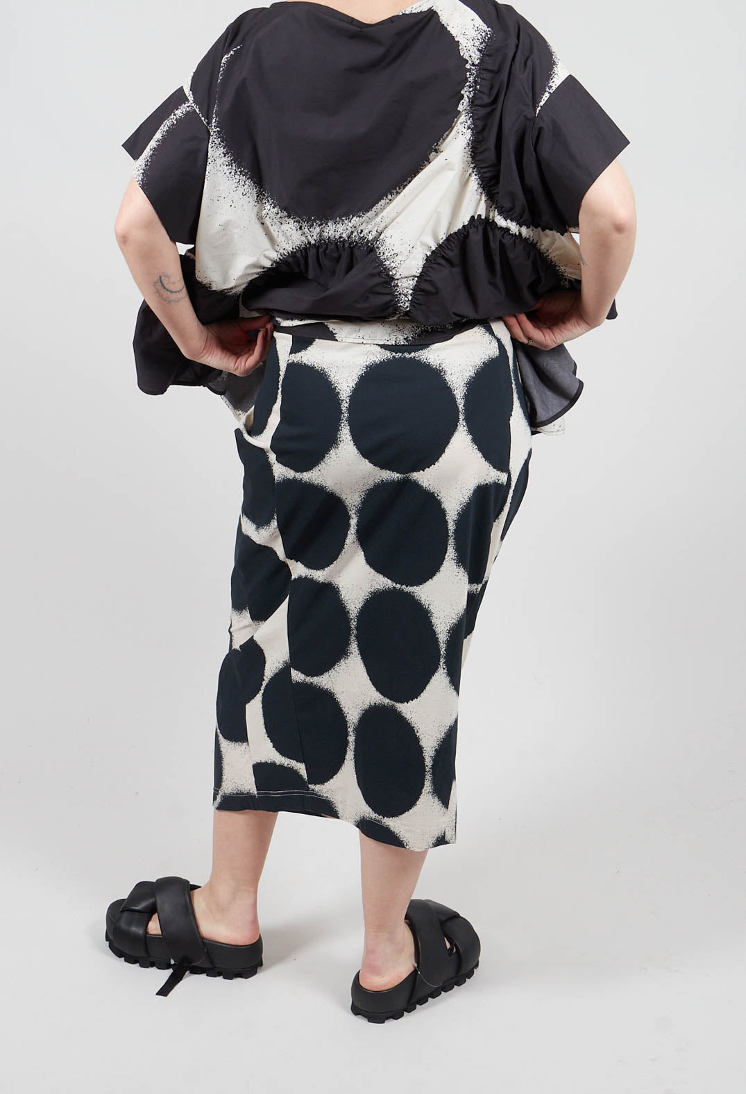 Slim Pull On Skirt in Black Print- 1630306