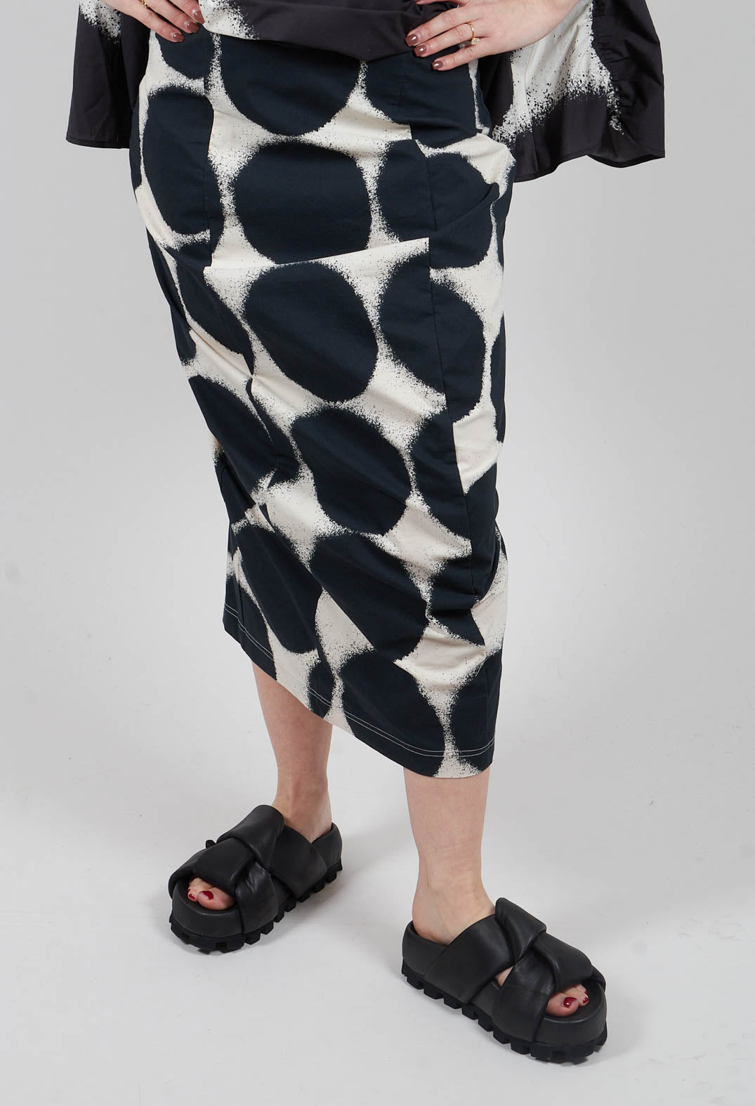 Slim Pull On Skirt in Black Print- 1630306