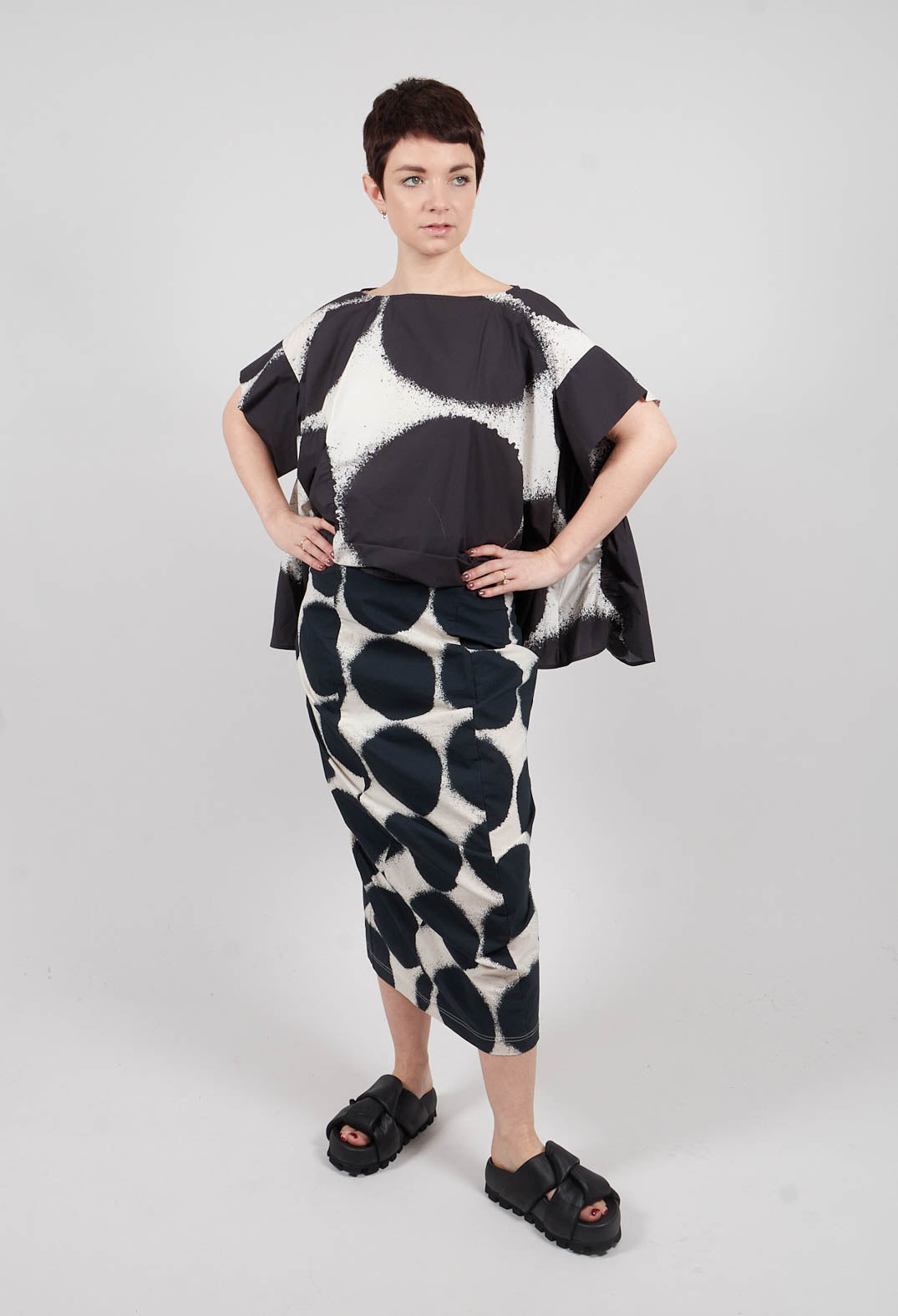 Slim Pull On Skirt in Black Print- 1630306