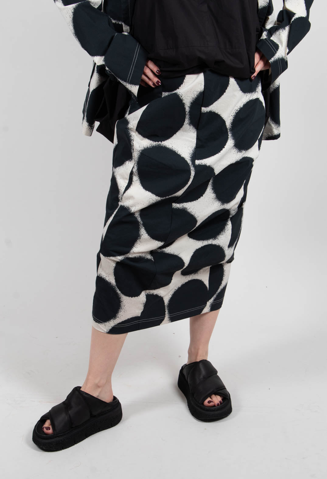 Slim Pull On Skirt in Black Print- 1630306