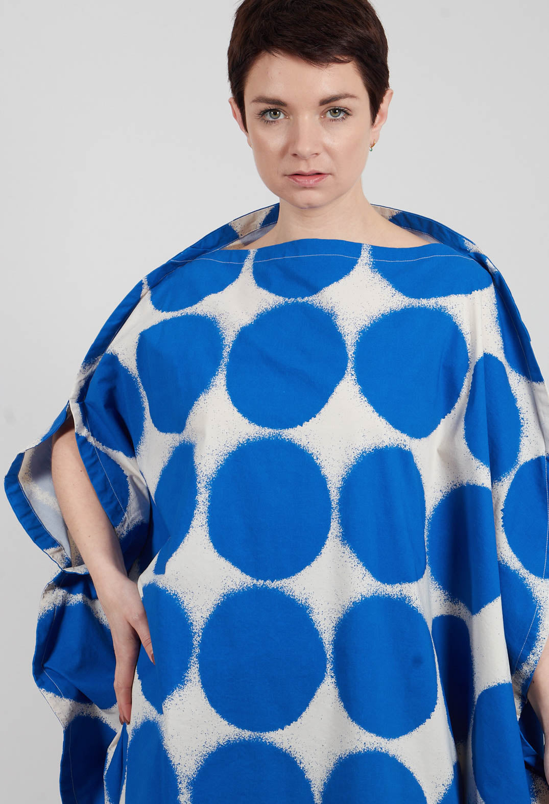 Overcut Sholder Dress in Electric Print - 1630909