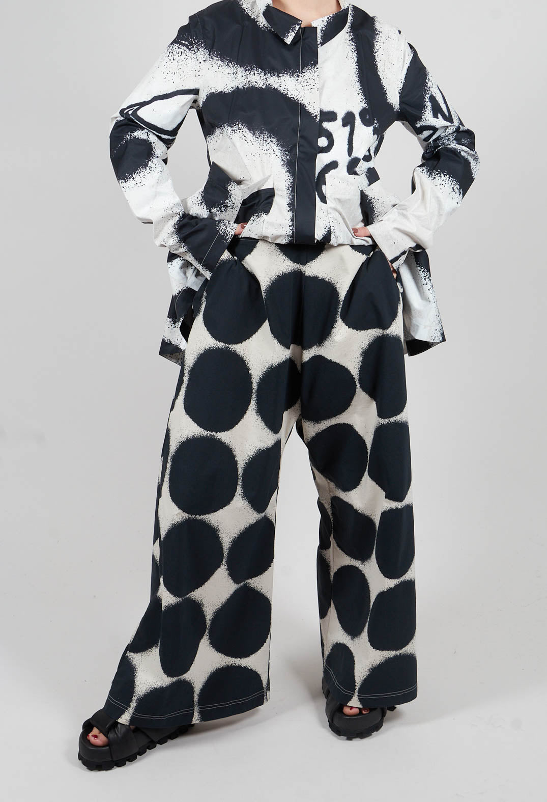 Wide Leg Trousers in Black Print - 1630113