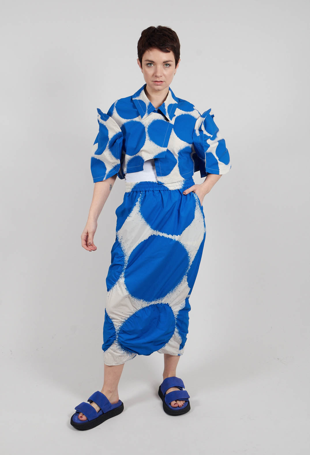 Cropped Round Sleeve Jacket in Electric Print - 1631114